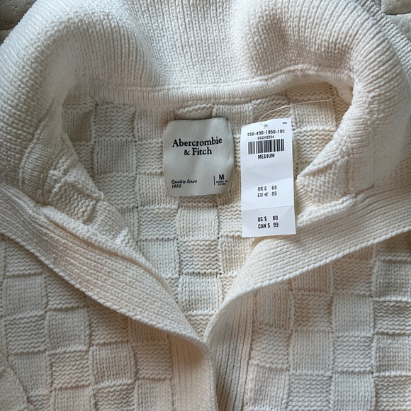 Abercrombie & Fitch Textured Cream collared Sweater - Picture 2 of 2